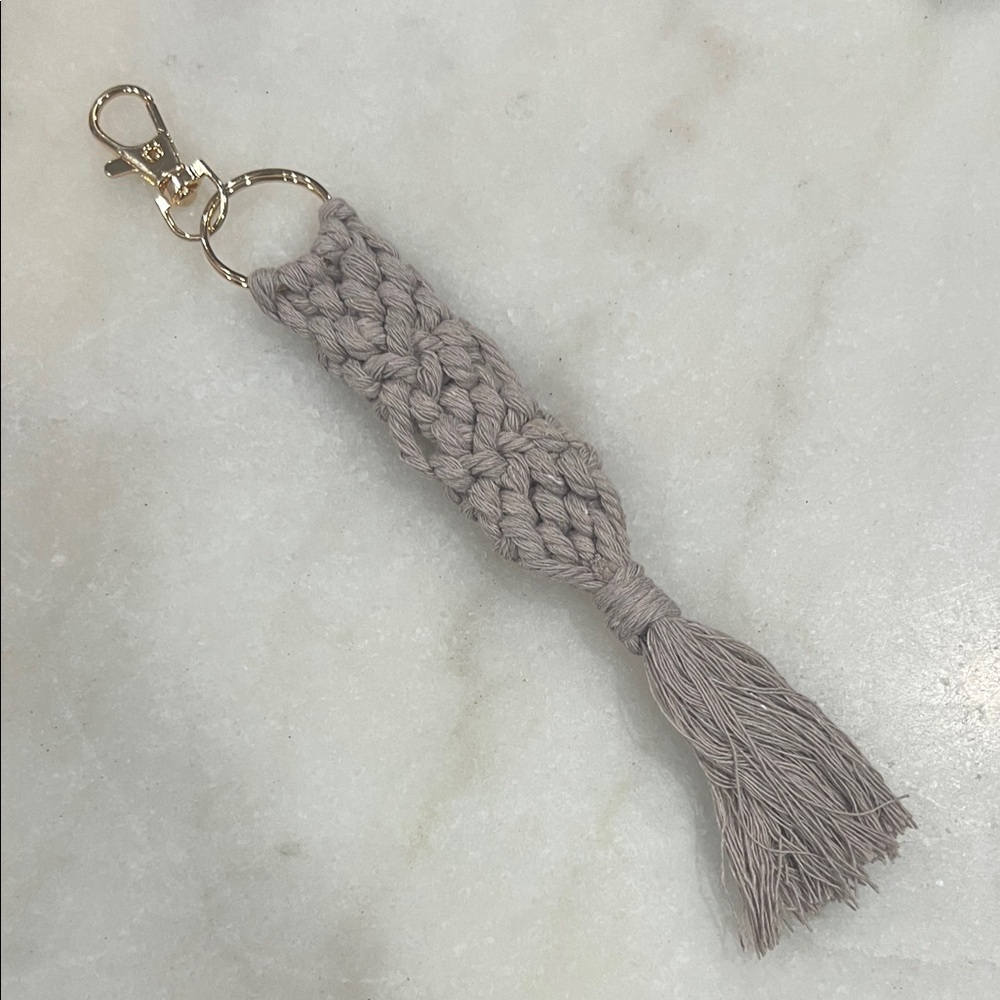 Chic Gray Macrame Keychain - Picture 4 of 4